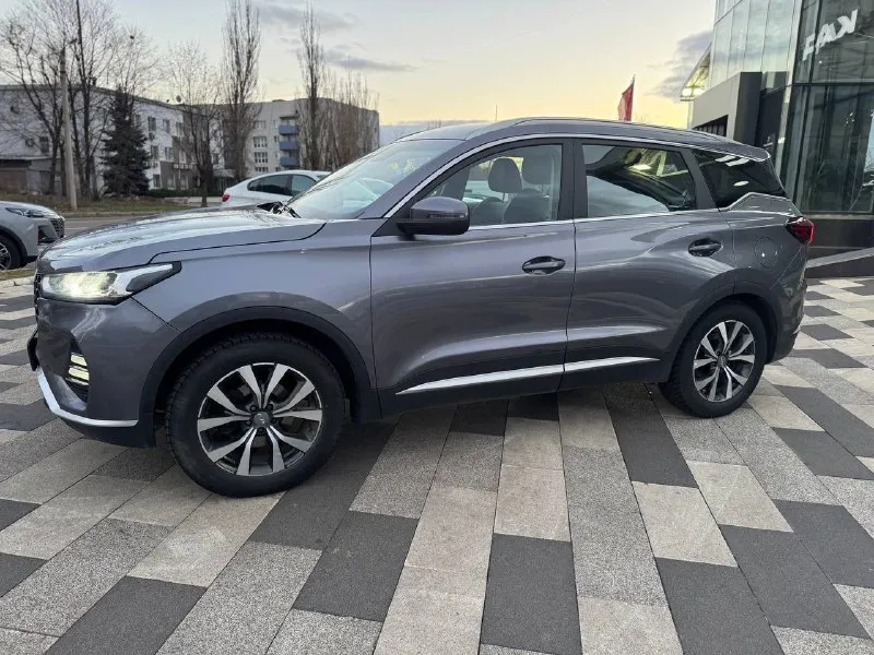 Chery tiggo 7pro. 2022 год, 72.500 тыс. км. пробег. 1.5т мотор, коробка автомат. камера заднего вида, двухзонный климат контроль, подогрев сидений и подогрев руля. бесключевой доступ, старт/стоп. лэд оптика. 1.600₽ +7(949)7117711 📞 🇷🇺 звоните: +79497117711 - фотография - 4