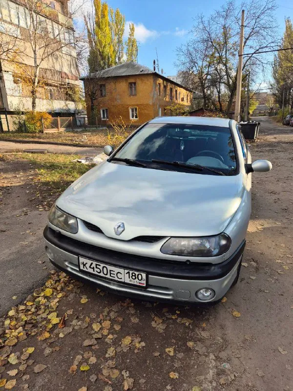 Цена: 420.000 быстрым торг продам свою машину (не перекуп) - renault лагуна год: 2000. объем: 1.8. пробег: 350 (родной). 16-ти клапанная 4 эсп, гур, климат-контроль, резина: зима/лето, диски r15, хорошая музыка, абс (но нужно позаниматься связью с блоком) вся подвеска летом была перебрана, в машине много чего поменяно. машина ежедневно на ходу, коробка 5-ти ступка, не гремит, не стучит, скорость не выбивает. двигатель работает ровно, как часы. по кузову вся чистая, за машину не стыдно. дно целое! продажа в связи с переходом на более новую модель г. донецк звонить писать в любое время +79494509123 📲 tg: … 📞 звоните: +7(949)4509123 - фотография - 2