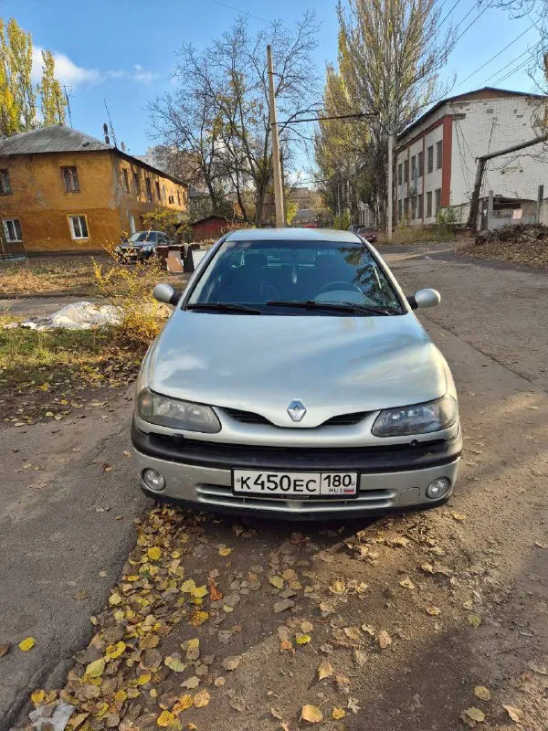 Цена: 420.000 быстрым торг продам свою машину (не перекуп) - renault лагуна год: 2000. объем: 1.8. пробег: 350 (родной). 16-ти клапанная 4 эсп, гур, климат-контроль, резина: зима/лето, диски r15, хорошая музыка, абс (но нужно позаниматься связью с блоком) вся подвеска летом была перебрана, в машине много чего поменяно. машина ежедневно на ходу, коробка 5-ти ступка, не гремит, не стучит, скорость не выбивает. двигатель работает ровно, как часы. по кузову вся чистая, за машину не стыдно. дно целое! продажа в связи с переходом на более новую модель г. донецк звонить писать в любое время +79494509123 📲 tg: … 📞 звоните: +7(949)4509123 - фотография - 3