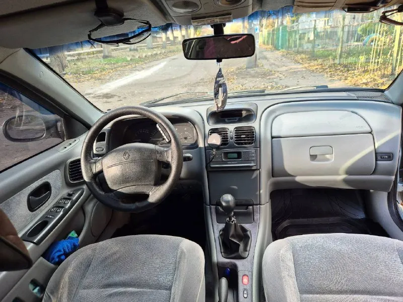 Цена: 420.000 быстрым торг продам свою машину (не перекуп) - renault лагуна год: 2000. объем: 1.8. пробег: 350 (родной). 16-ти клапанная 4 эсп, гур, климат-контроль, резина: зима/лето, диски r15, хорошая музыка, абс (но нужно позаниматься связью с блоком) вся подвеска летом была перебрана, в машине много чего поменяно. машина ежедневно на ходу, коробка 5-ти ступка, не гремит, не стучит, скорость не выбивает. двигатель работает ровно, как часы. по кузову вся чистая, за машину не стыдно. дно целое! продажа в связи с переходом на более новую модель г. донецк звонить писать в любое время +79494509123 📲 tg: … 📞 звоните: +7(949)4509123 - фотография - 4