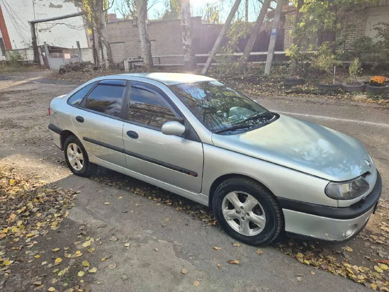 Цена: 420.000 быстрым торг продам свою машину (не перекуп) - renault лагуна год: 2000. объем: 1.8. пробег: 350 (родной). 16-ти клапанная 4 эсп, гур, климат-контроль, резина: зима/лето, диски r15, хорошая музыка, абс (но нужно позаниматься связью с блоком) вся подвеска летом была перебрана, в машине много чего поменяно. машина ежедневно на ходу, коробка 5-ти ступка, не гремит, не стучит, скорость не выбивает. двигатель работает ровно, как часы. по кузову вся чистая, за машину не стыдно. дно целое! продажа в связи с переходом на более новую модель г. донецк звонить писать в любое время +79494509123 📲 tg: … 📞 звоните: +7(949)4509123 - фотография - 6