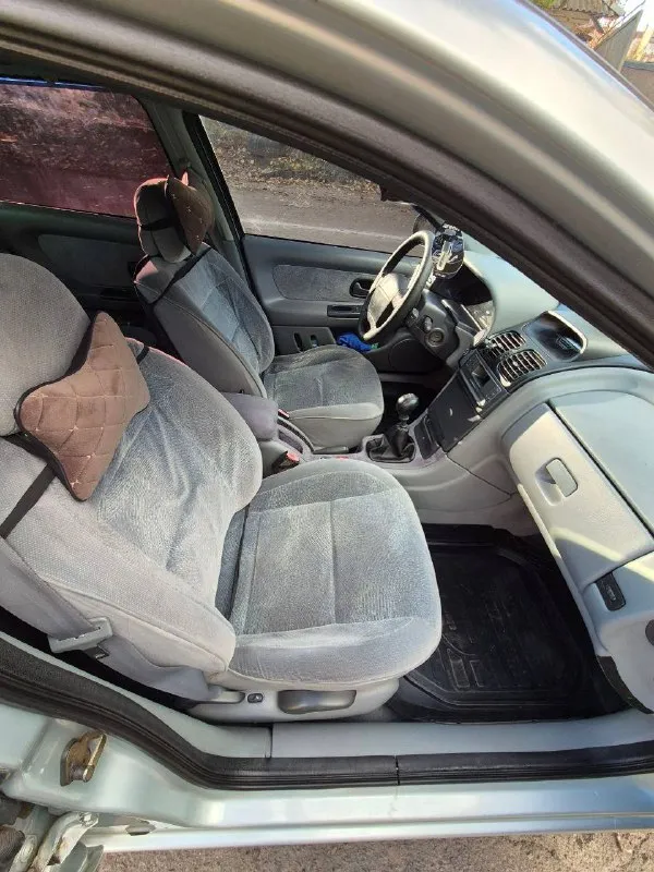 Цена: 420.000 быстрым торг продам свою машину (не перекуп) - renault лагуна год: 2000. объем: 1.8. пробег: 350 (родной). 16-ти клапанная 4 эсп, гур, климат-контроль, резина: зима/лето, диски r15, хорошая музыка, абс (но нужно позаниматься связью с блоком) вся подвеска летом была перебрана, в машине много чего поменяно. машина ежедневно на ходу, коробка 5-ти ступка, не гремит, не стучит, скорость не выбивает. двигатель работает ровно, как часы. по кузову вся чистая, за машину не стыдно. дно целое! продажа в связи с переходом на более новую модель г. донецк звонить писать в любое время +79494509123 📲 tg: … 📞 звоните: +7(949)4509123 - фотография - 8