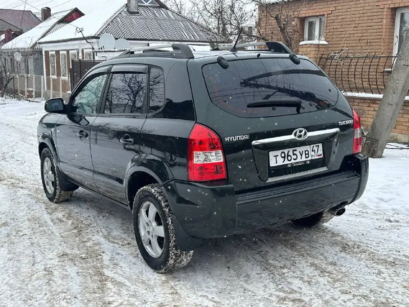 Продам hyundai tucson 2.0 бензин полный привод год выпуска 2007 коробка механика пробег 191000 тысячи в идеальном состоянии без рыжиков без дтп без вмятин без царапин по двигателю вся идеальная не троит не дымит масло не кушает коробка работает идеально не выбивает не хрустит всё скорости работают идеально подвеска вся обслужена ничего не стучит не гремит салон чистый ухоженный по комплектации имеется климат контроль работает бортовой компьютер подогрев сидений подогрев зеркал 4 стеклоподъемник и многое другое цена 895 000 +79494581808 📞 звоните: +7(949)4581808 - фотография - 2