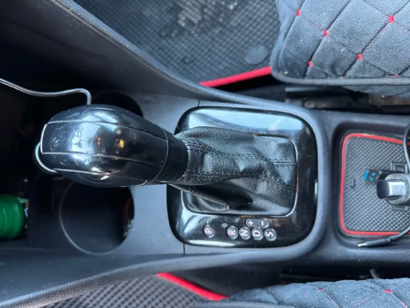 Продам срочно фольксваген поло 2011 года выпуска в хорошем состоянии комплектация полная всё работает без нареканий цена 730 торг возможен обмен с вашей доплатой +79494548896 - фотография - 6