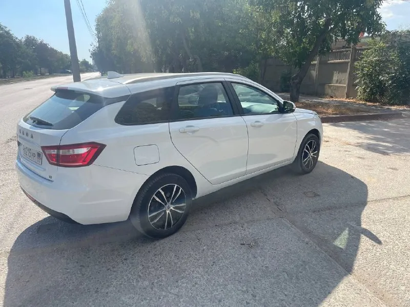 Лада веста sw. 1.8 конец 2018 г. пробег 106тыс. км состояние нового автомобиля, один владелец, бережная эксплуатация максимальная комплектация, кроме авт. коробки и кожи -датчик света -датчик дождя -климат контроль -круиз контроль -помощь при трогании на подьем -abs -esp -мультируль (все кнопки функционируют) -подогрев сидений -подогрев стекла переднего - охлаждаемый бардачок -два комплекта колес, зима шипованная диски оригинал лада, летняя, сейчас на все сезонке титановые диски -ходовая полностью заменена. до 100 тыс обслуживалась на дилере в ростове по гарантии (сервисная книжка), два ключа все расходники заменены цена: 1177777₽ хороший торг тел. +79494746800 - фотография - 4