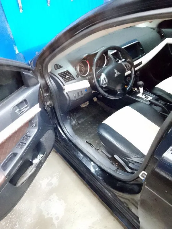 Митсубиси лансер х. т.с 2008год. пробег 239 тысяч км. обьем двигателя 1.8 литра. два хозяина. окрас капота и крыла. во владение 2 года. донецк. телефон для связи +79494391244 цена: 650 тысяч рублей. - фотография - 10