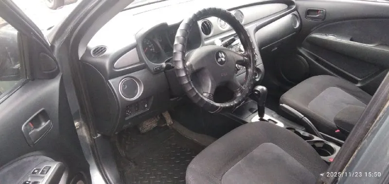 Продам mitsubishi outlander 2003год на полном ходу, но есть куда приложить руки. 2.4 газ/бензин, работает четко, без пинков. резина зима, 2 ключа, полное переоформление осмотр мариуполь левый берег. цена 450 тыс, +7 949 5740604 📲 tg: евгений 📞 звоните: +7(949)5740604 - фотография - 5