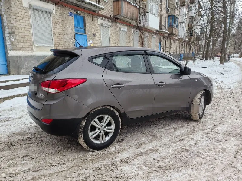 Hyundai ix-35 год 2012 автомат мотор 2 литра работает очень тихо подогрев сидений, кондиционер, машина вся обслужена доет хоть до луны цена 980₽ тел:+79493702945 📲 tg: 58255 📞 звоните: +7(949)3702945 - фотография - 3