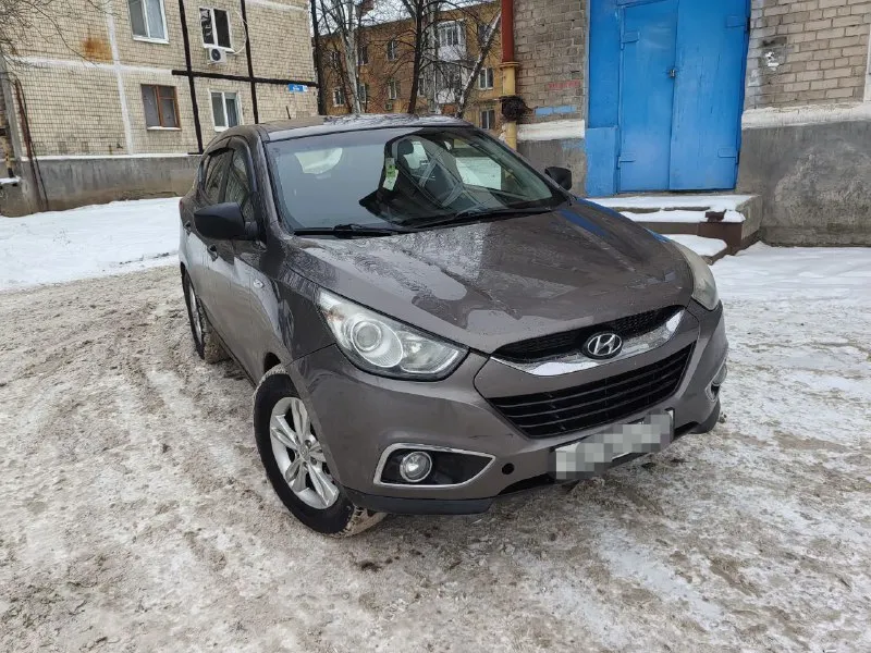 Hyundai ix-35 год 2012 автомат мотор 2 литра работает очень тихо подогрев сидений, кондиционер, машина вся обслужена доет хоть до луны цена 980₽ тел:+79493702945 📲 tg: 58255 📞 звоните: +7(949)3702945 - фотография - 5