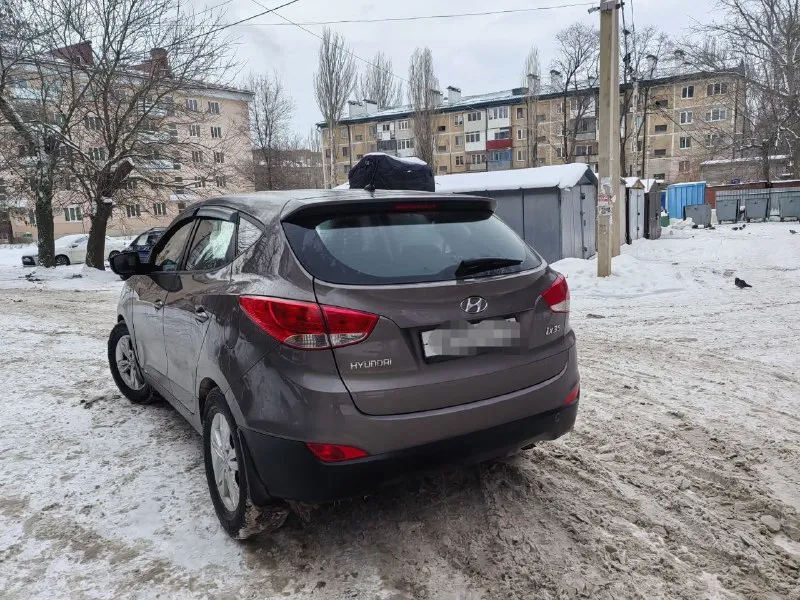 Хюндай ix-35 год 2012 автомат мотор 2 литра работает очень тихо подогрев сидений, кондиционер, машина вся обслужена доет хоть до луны цена 980₽ тел:+79493702945 - фотография - 4