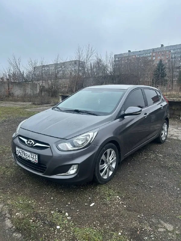 Hyundai солярис 1.6 ат 2012 год оригинальный пробег 142.000 км зелёная автотека ✅ 3 владельца 2 ключа сделана шумоизоляция (двери, пол) климат контроль, мультируль, 4 стеклоподъемника, подогрев лобового и заднего стекла, датчик дождя резина лето 2025 года, зиму также отдам в комплекте в идеале, течей, запотеваний нет, масло не ест, не дизелит коробка работает отлично во всех положениях кузов в хорошем состоянии, без рыжиков, царапин, вмятин и притертостей, днище без ржи и гнили салон также без изъянов проверки на любом сто приветствуются цена 830.000 руб осмотр г. донецк звоните в любое время +79496082252. 📞 звоните: +7(949)6082252 - фотография - 2
