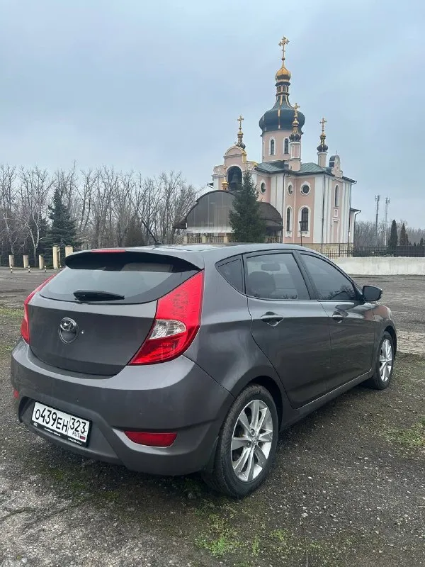 Hyundai солярис 1.6 ат 2012 год оригинальный пробег 142.000 км зелёная автотека ✅ 3 владельца 2 ключа сделана шумоизоляция (двери, пол) климат контроль, мультируль, 4 стеклоподъемника, подогрев лобового и заднего стекла, датчик дождя резина лето 2025 года, зиму также отдам в комплекте в идеале, течей, запотеваний нет, масло не ест, не дизелит коробка работает отлично во всех положениях кузов в хорошем состоянии, без рыжиков, царапин, вмятин и притертостей, днище без ржи и гнили салон также без изъянов проверки на любом сто приветствуются цена 830.000 руб осмотр г. донецк звоните в любое время +79496082252. 📞 звоните: +7(949)6082252 - фотография - 5