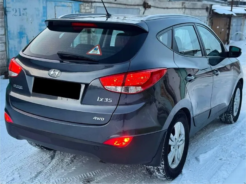 Продам hyundai ix35 2012года 1 владелец по птс!! 2.0 пробег 176 в идеальном состоянии 4wd масло заменено полная кожа 4 стекло подъемника 4х зонный климат контроль подогрев лобового и заднего стекла стекла все стекла в круг родные !!!!! хорошая музыка опрятный салон осмотр г. донецк оформление в мрэо цена 1.270 +79495363176 📞 звоните: +7(949)5363176 - фотография - 3