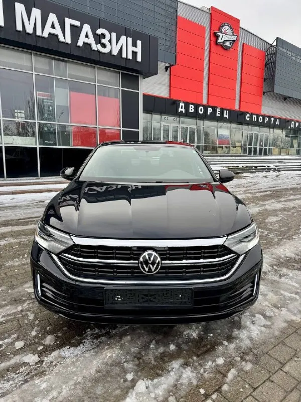 Продам volkswagen jetta sport 2022 2022 год / 05 месяц выпуска : 1.5т, (aisin) пробег: 16.500 km sport пакет. рестайлинг. тёмный потолок, сидения с поддержкой. led приборка, камера заднего вида. адаптивный круиз-контроль, датчики света и дождя. led оптика спереди и сзади, carplay. диски r17, ещё на новой заводской резине kumho. кузов автомобиля покрыт дорогой керамикой. состояние нового автомобиля. недавно привезен из штатов, полностью растаможен, учёт рф. безопасность целая, все стекла родные, пробег оригинал. готов к любым проверкам. автомобиль без вложений. возможен обмен, а также продажа в кредит. 💸 2.450.000 ₽ + 79495051515 (+telegram). 📞 звоните: +7(949)5051515 - фотография - 2