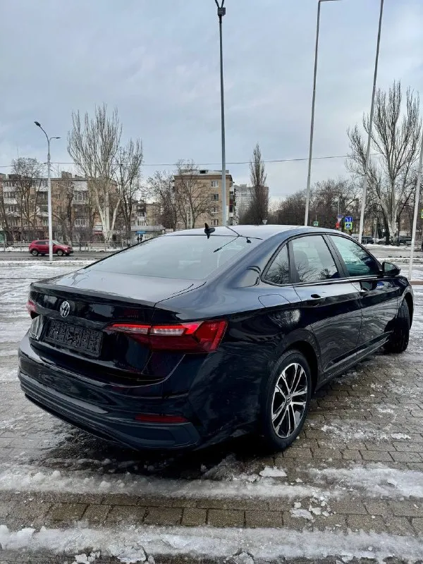 Продам volkswagen jetta sport 2022 2022 год / 05 месяц выпуска : 1.5т, (aisin) пробег: 16.500 km sport пакет. рестайлинг. тёмный потолок, сидения с поддержкой. led приборка, камера заднего вида. адаптивный круиз-контроль, датчики света и дождя. led оптика спереди и сзади, carplay. диски r17, ещё на новой заводской резине kumho. кузов автомобиля покрыт дорогой керамикой. состояние нового автомобиля. недавно привезен из штатов, полностью растаможен, учёт рф. безопасность целая, все стекла родные, пробег оригинал. готов к любым проверкам. автомобиль без вложений. возможен обмен, а также продажа в кредит. 💸 2.450.000 ₽ + 79495051515 (+telegram). 📞 звоните: +7(949)5051515 - фотография - 6