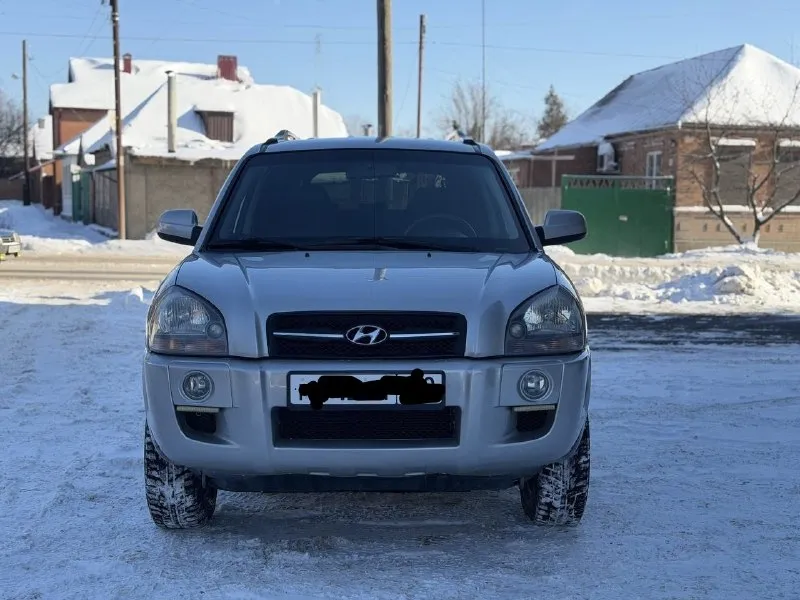 Продам: hyundai tucson корейской сборки! в идеальном состоянии! 2007 года выпуска! 228.000т. родного пробега любые проверки. пробег подтверждается! двигатель 2.0 литра бензин. коробка:механика, передний привод! все стекла родные! автомобиль полностью обслужен, вложений не требует!двигатель, коробка, ходовая идеал!комплектация: кондиционер, подогрев переднего- заднего стекла! подогрев зеркал, эл. зеркала, подогрев передних сидений, 4 электростеклоподъемника, tcs, abs, esp, противотуманные фары, центральный замок. два ключа, юридически чистый!г. шахтерск цена:890.000р +7 (949) 314 90 54 📞 звоните: +7(949)3149054 - фотография - 6