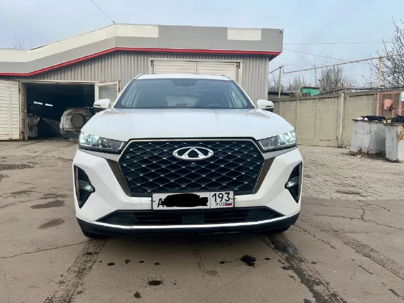 Chery tiggo 7 pro max год-2024 цвет- перламутровый (белый) пробег-20 тыс. км объем-1,5 ✅состояние автомобиля идеальное✅ ✅заводской окрас ✅ ‼️максимальная комплектация‼️автозапуск двигателя; без ключевой доступ; круиз контроль; 4х зоный климат контроль; кожаный салон; электропривод и подогрев все сидений; регулировка руля; электра зеркала; 3d камера кругового обзора, удержание по полосам; датчики мертвых зон; авто-хол; старт-стоп; система глонас, акустика sony, панорама …. и многое другое ✅✅ один хозяин ✅ любые проверки. 2 комплекта резины 💥💥цена-💥💥1.850.000 ✅ +79493361589. 📞 звоните: +7(949)3361589 - фотография - 2