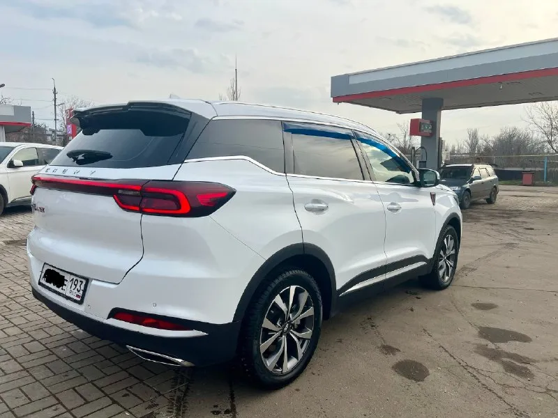 Chery tiggo 7 pro max год-2024 цвет- перламутровый (белый) пробег-20 тыс. км объем-1,5 ✅состояние автомобиля идеальное✅ ✅заводской окрас ✅ ‼️максимальная комплектация‼️автозапуск двигателя; без ключевой доступ; круиз контроль; 4х зоный климат контроль; кожаный салон; электропривод и подогрев все сидений; регулировка руля; электра зеркала; 3d камера кругового обзора, удержание по полосам; датчики мертвых зон; авто-хол; старт-стоп; система глонас, акустика sony, панорама …. и многое другое ✅✅ один хозяин ✅ любые проверки. 2 комплекта резины 💥💥цена-💥💥1.850.000 ✅ +79493361589. 📞 звоните: +7(949)3361589 - фотография - 4