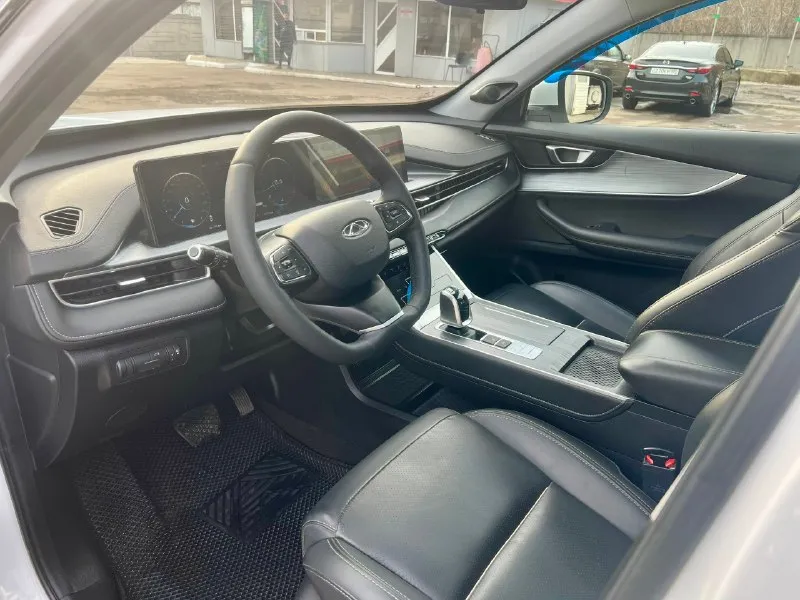 Chery tiggo 7 pro max год-2024 цвет- перламутровый (белый) пробег-20 тыс. км объем-1,5 ✅состояние автомобиля идеальное✅ ✅заводской окрас ✅ ‼️максимальная комплектация‼️автозапуск двигателя; без ключевой доступ; круиз контроль; 4х зоный климат контроль; кожаный салон; электропривод и подогрев все сидений; регулировка руля; электра зеркала; 3d камера кругового обзора, удержание по полосам; датчики мертвых зон; авто-хол; старт-стоп; система глонас, акустика sony, панорама …. и многое другое ✅✅ один хозяин ✅ любые проверки. 2 комплекта резины 💥💥цена-💥💥1.850.000 ✅ +79493361589. 📞 звоните: +7(949)3361589 - фотография - 6