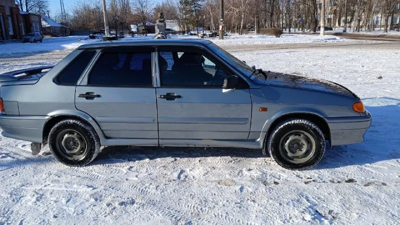Продам ваз 2115 2012г. в. автомобиль в хорошем целом состоянии! вложений никаких не требует! оригинальный пробег составляет 113 тысяч километров! птс оригинал 3хоз. зеленая автотека. кузов живой! без гнилья ржавчины и прочих нюансов! авто весь в родном метали! все герметики и швы родные! остекление родное! днище, пороги, стаканы, низа дверей, лонжероны, ниша под запаску, все целое! авто не требует сварочных робот! техническая часть на 5/5! двигатель 8 клапанный! шепчет, работает ровно и тихо, без посторонних шумов, масло не берет! кпп не разболтана! переключается плавно, без каких либо хрустов и вылетов! ходовая часть идеал! абсолютно без стуков скрипов и прочего! в ходу очень мягкая и взбитая! комплектация люкс: эл. стеклоподъемники, электро педаль, подогрев сидений, бортовой компьютер, музыка, двух режимные led туманки, сигнализация, сервисные книжки, новая зимняя резина norman. оформление в мрэо без трудностей! цена 320:000т. р. торг уместен. тел: +79490064017 - фотография - 6