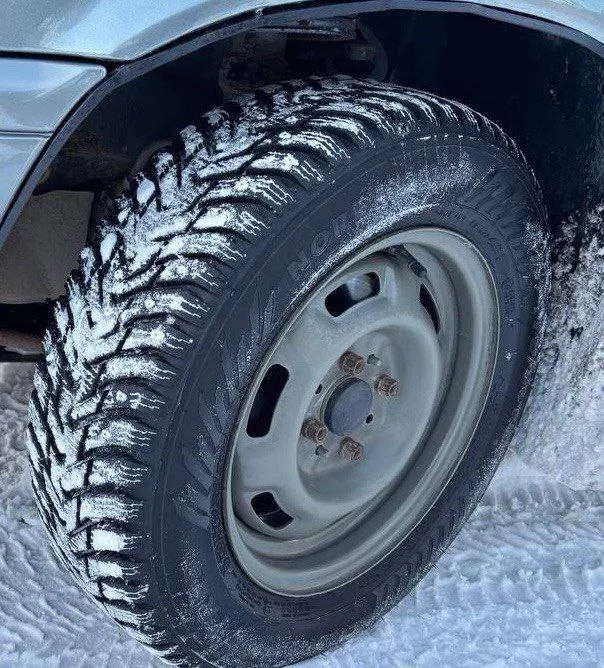 Продам ваз 2115 2012г. в. автомобиль в хорошем целом состоянии! вложений никаких не требует! оригинальный пробег составляет 113 тысяч километров! птс оригинал 3хоз. зеленая автотека. кузов живой! без гнилья ржавчины и прочих нюансов! авто весь в родном метали! все герметики и швы родные! остекление родное! днище, пороги, стаканы, низа дверей, лонжероны, ниша под запаску, все целое! авто не требует сварочных робот! техническая часть на 5/5! двигатель 8 клапанный! шепчет, работает ровно и тихо, без посторонних шумов, масло не берет! кпп не разболтана! переключается плавно, без каких либо хрустов и вылетов! ходовая часть идеал! абсолютно без стуков скрипов и прочего! в ходу очень мягкая и взбитая! комплектация люкс: эл. стеклоподъемники, электро педаль, подогрев сидений, бортовой компьютер, музыка, двух режимные led туманки, сигнализация, сервисные книжки, новая зимняя резина norman. цена 320:000т. р. торг +79490064017 - фотография - 7