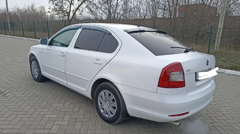 Skoda октавия а5 рестайлинг. 2012г. мех.1.6. пробег 223т. км. хорошее состояние. кап. ремонт двигателя. замена всех расходников. климат, мульти руль и прочее. вложений не требует. всё работает. два комплекта резины на дисках. цена 700 т. р.донецк. т. +79494140092 📞 звоните: +7(949)4140092 - фотография - 3