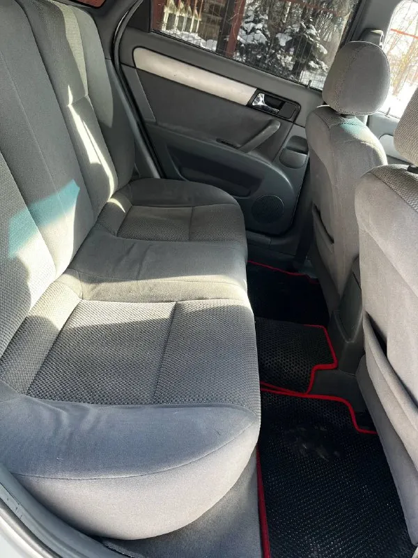 🚙марка: chevrolet lacetti ⚙️двигатель: 1.6 ⛽️вид топлива: бензин 📅год выпуска: 2008 💴цена:570.000 руб торг у заднего и переднего бампера 🗺️пробег:225.000 км 📦:кпп :механика автомобиль в хорошем состоянии, едет бодрее чем стоковый 1.6, салон не протёртый не прокуренный техническая часть на отлично недавно прошел полная то, замена форсунок, свечей, поменян полный комплект сцепления, заменен ближний свет на галогенный, так же стоит выхлопная прямоток. по комплектации: гур, полностью в шумоизоляции, четыре стеклоподъемника, электро зеркала, датчик света, климат контроль, кондиционер, подогрев сидений имеются задние парктроники, стоит android планшет, мощный сабвуфер, 4 динамика. зимняя резина + летняя новая в комплекте все остальные доп вопросы по телефону +79497114808 📍•город мариуполь @yaroslav_ipf 📞 звоните: +7(949)7114808 - фотография - 10