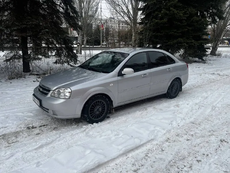 🚙марка: chevrolet lacetti ⚙️двигатель: 1.6 ⛽️вид топлива: бензин 📅год выпуска: 2008 💴цена:570.000 руб торг у заднего и переднего бампера 🗺️пробег:225.000 км 📦:кпп :механика автомобиль в хорошем состоянии, едет бодрее чем стоковый 1.6, салон не протёртый не прокуренный техническая часть на отлично недавно прошел полная то, замена форсунок, свечей, поменян полный комплект сцепления, заменен ближний свет на галогенный, так же стоит выхлопная прямоток. по комплектации: гур, полностью в шумоизоляции, четыре стеклоподъемника, электро зеркала, датчик света, климат контроль, кондиционер, подогрев сидений имеются задние парктроники, стоит android планшет, мощный сабвуфер, 4 динамика. зимняя резина + летняя новая в комплекте все остальные доп вопросы по телефону +79497114808 📍•город мариуполь @yaroslav_ipf 📞 звоните: +7(949)7114808 - фотография - 2