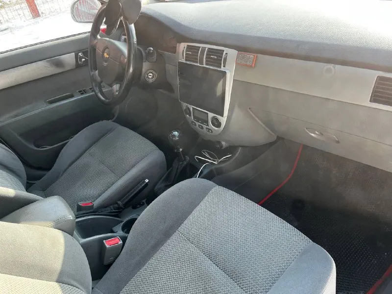 🚙марка: chevrolet lacetti ⚙️двигатель: 1.6 ⛽️вид топлива: бензин 📅год выпуска: 2008 💴цена:570.000 руб торг у заднего и переднего бампера 🗺️пробег:225.000 км 📦:кпп :механика автомобиль в хорошем состоянии, едет бодрее чем стоковый 1.6, салон не протёртый не прокуренный техническая часть на отлично недавно прошел полная то, замена форсунок, свечей, поменян полный комплект сцепления, заменен ближний свет на галогенный, так же стоит выхлопная прямоток. по комплектации: гур, полностью в шумоизоляции, четыре стеклоподъемника, электро зеркала, датчик света, климат контроль, кондиционер, подогрев сидений имеются задние парктроники, стоит android планшет, мощный сабвуфер, 4 динамика. зимняя резина + летняя новая в комплекте все остальные доп вопросы по телефону +79497114808 📍•город мариуполь @yaroslav_ipf 📞 звоните: +7(949)7114808 - фотография - 9