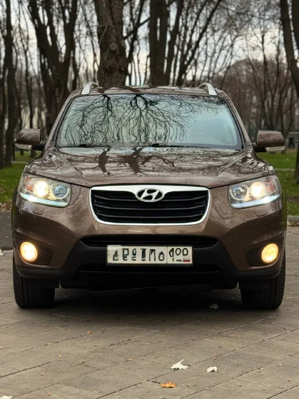 Тел. +7 продам hyundai santa fe 2011г. в идеальном состоянии! по автомобилю делать ничего не надо!! готов ехать на любые проверки за ваш счёт! авто без дтп! автомобиль весь в родном окрасе!! можете приехать с толщиномером проверить! стёкла все заводские включая лобовое! птс оригинал два владельца по птс переоформление в мрэо комплектация двигатель 2.4 бензин пробег 220т родной! abs esp airbag без ключевой доступ запуск start stop круиз контроль бортовой компьютер камера заднего вида кожаный салон электропривод сидения помощь при спуске подогрев сидений подогрев зеркал parktronic датчик света датчик дождя электро слаживания зеркал двухзонный климат контроль 4 стеклоподъемника полный привод хорошая резина два ключа цена 1.330.000т. р очень срочно торг возможно продажа в кредит 📞 звоните: +7(949)6447941 - фотография - 2