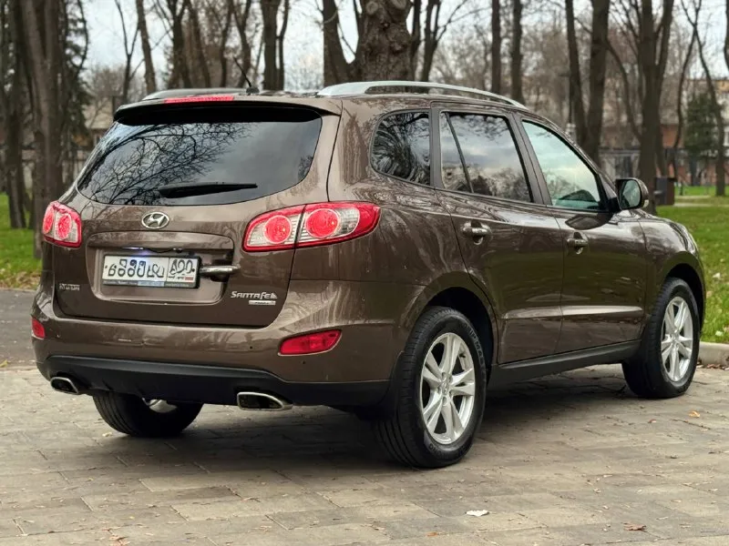 Тел. +7 продам hyundai santa fe 2011г. в идеальном состоянии! по автомобилю делать ничего не надо!! готов ехать на любые проверки за ваш счёт! авто без дтп! автомобиль весь в родном окрасе!! можете приехать с толщиномером проверить! стёкла все заводские включая лобовое! птс оригинал два владельца по птс переоформление в мрэо комплектация двигатель 2.4 бензин пробег 220т родной! abs esp airbag без ключевой доступ запуск start stop круиз контроль бортовой компьютер камера заднего вида кожаный салон электропривод сидения помощь при спуске подогрев сидений подогрев зеркал parktronic датчик света датчик дождя электро слаживания зеркал двухзонный климат контроль 4 стеклоподъемника полный привод хорошая резина два ключа цена 1.330.000т. р очень срочно торг возможно продажа в кредит 📞 звоните: +7(949)6447941 - фотография - 4