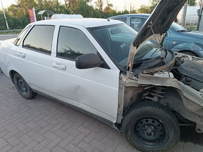 В продаже приора2 2016г под восстановление после дтп, комплектация без кондиционера объем двигателя... - фотография