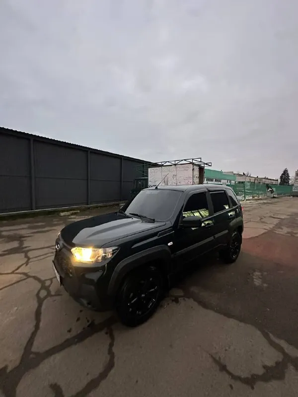 Нива травел 24г,55 т пробег, комплектация блэк, музыка, 1.190 - фотография - 2