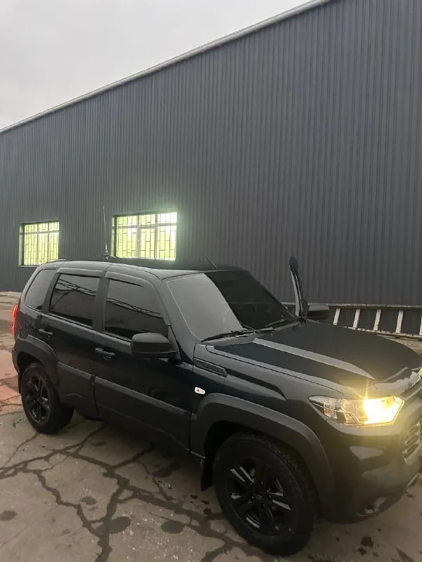 Нива травел 24г,55 т пробег, комплектация блэк, музыка, 1.190 - фотография - 3