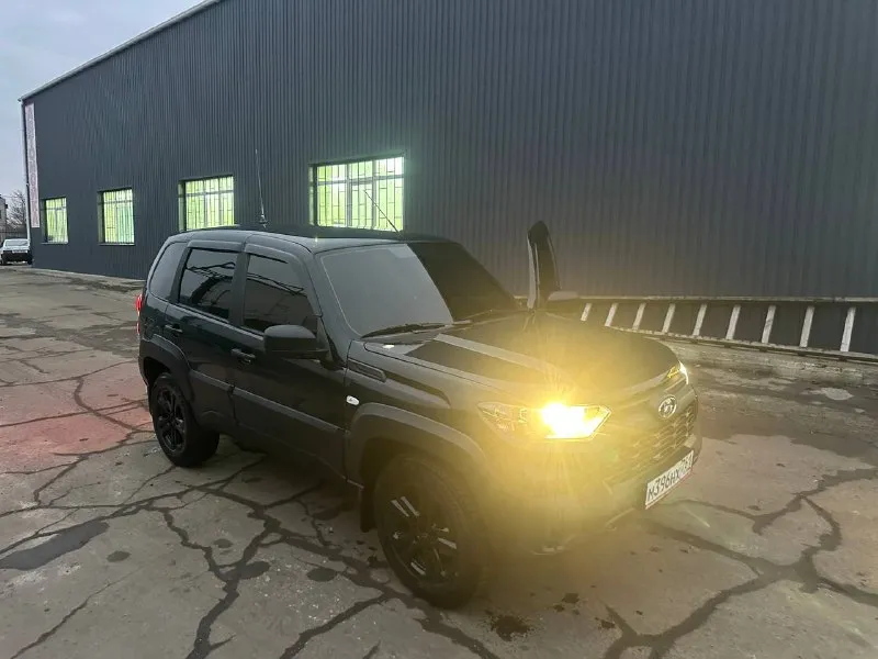 Нива травел 24г,55 т пробег, комплектация блэк, музыка, 1.190 - фотография - 7