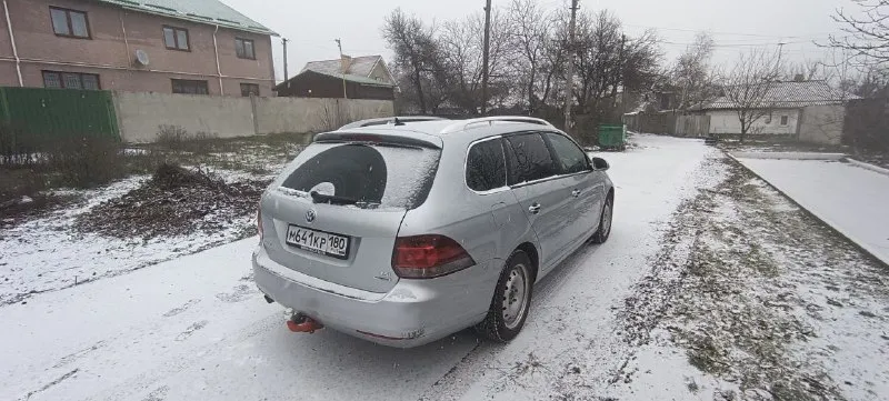 Продам фольксваген гольф 2011г коробка механика, мотор 1.2 турбо 105л. с., один владелец, пробег 180т. км, машина в отличном техническом состоянии, комплект 17 дисков с летней резиной в подарок, цена 1050🍋торг при осмотре авто. тел. +7949 322 30 50 - фотография - 7