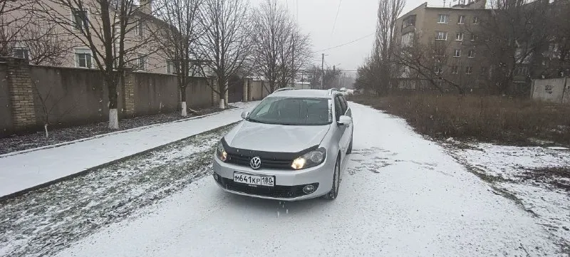 Продам фольксваген гольф 2011г коробка механика, мотор 1.2 турбо 105л. с., один владелец, пробег 180т. км, машина в отличном техническом состоянии, комплект 17 дисков с летней резиной в подарок, цена 1050🍋торг при осмотре авто. тел. +7949 322 30 50 - фотография - 8