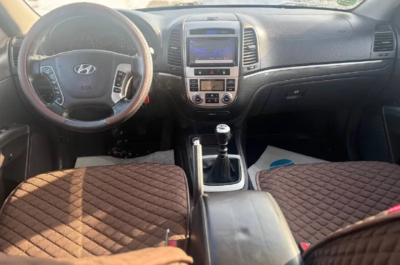 Хундай санта-фе 2.2дизель механика 250.000 пробег 2011 год выпуска автомобиль в родном окрасе. весь обслужен от а до я. оригинальный пробег. один хозяин. автотека зеленая. готов на любые проверки. мариуполь. звоните или пишите +79497131739 📲 tg: @tima_gnidin 📞 звоните: +7(949)7131739 - фотография - 7