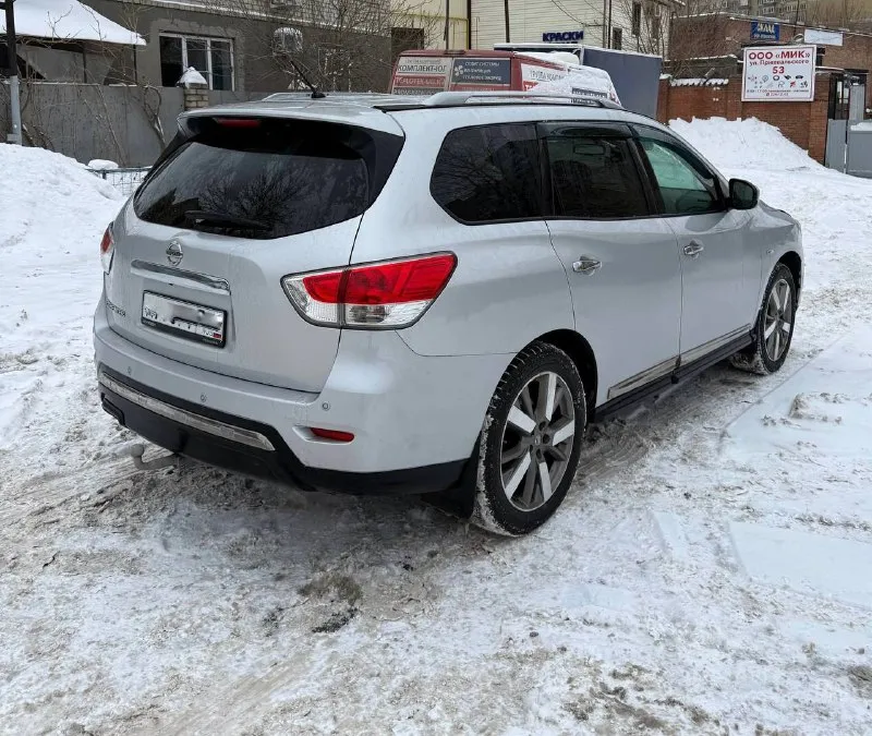 Продается отличный nissan pathfinder 2014 года выпуска, (4wd) надежный 7-местный внедорожник в максимальной комплектации с мощным двигателем. двигатель и коробка передач работают безупречно. масло не расходует коробка новая, контрактная. кузов весь в родной краске. без гнили и ржавчины. автомобиль в отличном техническом и внешнем состоянии. по ходовой части ничего не стучит, не гремит. жирная комплектация: обзор 360; - подогрев руля; сидений - 2 памяти водительского кресла; - аудиосистема bose; -стар-стоп; двухзонный климат-контроль и многое другое. в автомобиле работает каждая кнопочка. пробег 240 тыс. тел: 79493150468 андрей, 79497450045 юлия. цена: 1670 000. небольшой торг уместен у капота. - фотография - 4