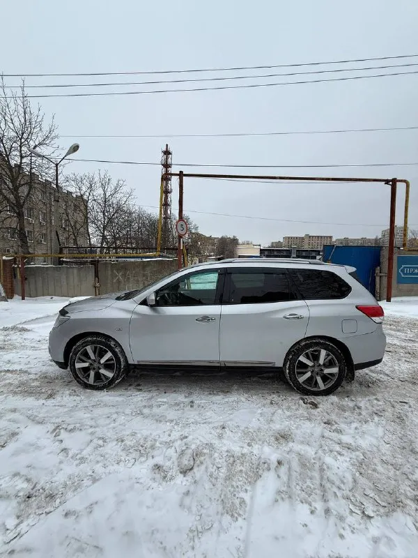 Продается отличный nissan pathfinder 2014 года выпуска, (4wd) надежный 7-местный внедорожник в максимальной комплектации с мощным двигателем. двигатель и коробка передач работают безупречно. масло не расходует коробка новая, контрактная. кузов весь в родной краске. без гнили и ржавчины. автомобиль в отличном техническом и внешнем состоянии. по ходовой части ничего не стучит, не гремит. жирная комплектация: обзор 360; - подогрев руля; сидений - 2 памяти водительского кресла; - аудиосистема bose; -стар-стоп; двухзонный климат-контроль и многое другое. в автомобиле работает каждая кнопочка. пробег 240 тыс. тел: 79493150468 андрей, 79497450045 юлия. цена: 1670 000. небольшой торг уместен у капота. - фотография - 5