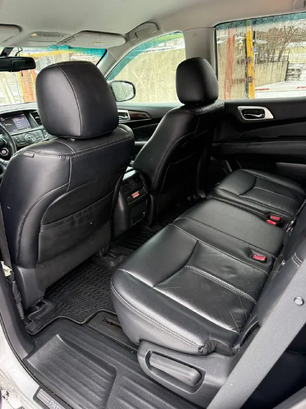 Продается отличный nissan pathfinder 2014 года выпуска, (4wd) надежный 7-местный внедорожник в максимальной комплектации с мощным двигателем. двигатель и коробка передач работают безупречно. масло не расходует коробка новая, контрактная. кузов весь в родной краске. без гнили и ржавчины. автомобиль в отличном техническом и внешнем состоянии. по ходовой части ничего не стучит, не гремит. жирная комплектация: обзор 360; - подогрев руля; сидений - 2 памяти водительского кресла; - аудиосистема bose; -стар-стоп; двухзонный климат-контроль и многое другое. в автомобиле работает каждая кнопочка. пробег 240 тыс. тел: 79493150468 андрей, 79497450045 юлия. цена: 1670 000. небольшой торг уместен у капота. - фотография - 8