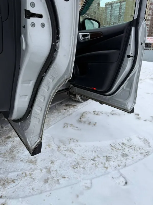 Продается отличный nissan pathfinder 2014 года выпуска, (4wd) надежный 7-местный внедорожник в максимальной комплектации с мощным двигателем. двигатель и коробка передач работают безупречно. масло не расходует коробка новая, контрактная. кузов весь в родной краске. без гнили и ржавчины. автомобиль в отличном техническом и внешнем состоянии. по ходовой части ничего не стучит, не гремит. жирная комплектация: обзор 360; - подогрев руля; сидений - 2 памяти водительского кресла; - аудиосистема bose; -стар-стоп; двухзонный климат-контроль и многое другое. в автомобиле работает каждая кнопочка. пробег 240 тыс. тел: 79493150468 андрей, 79497450045 юлия. цена: 1670 000. небольшой торг уместен у капота. - фотография - 9