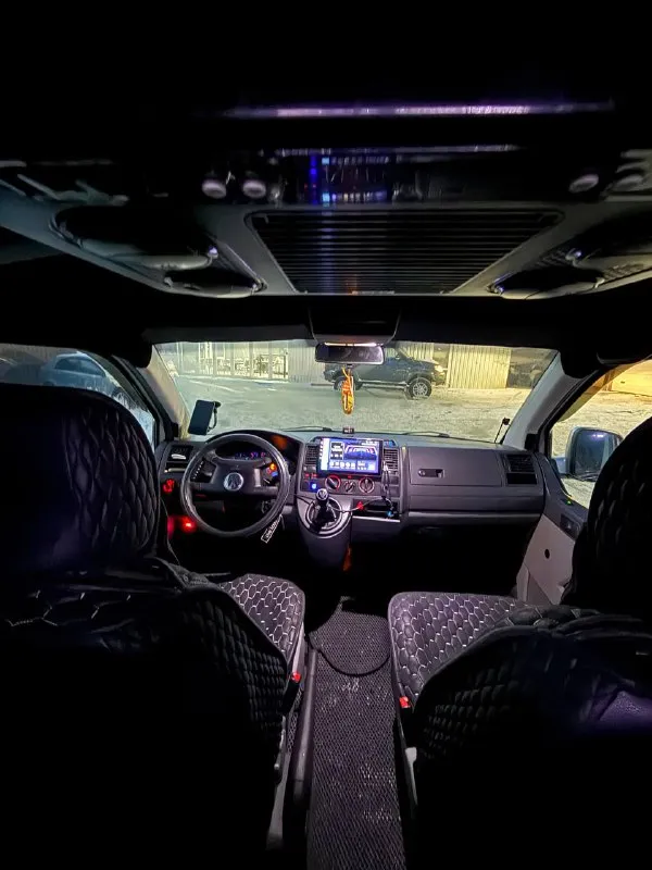 Продам volkswagen т5 2006 длинная база мотор 1.9 тди на полном боевом ходу, по кузову есть пару рыжиков дно в идеале, по всем остальным вопросам звоните все расскажу +79497100694 цена 1,2 торг у капота 📲 tg: евгений шпаренко 📞 звоните: +7(949)7100694 - фотография - 8