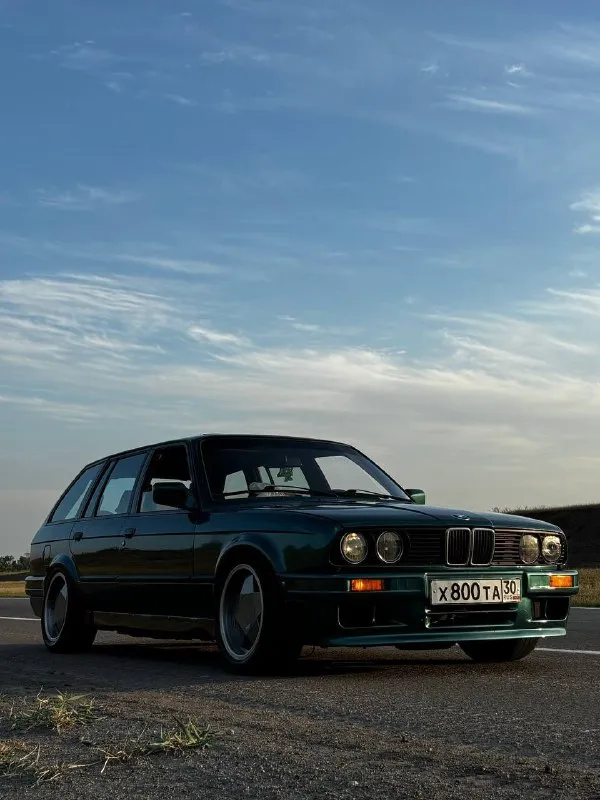 Продаю очень редкую bmw е30 универсал 1992 года. двигатель м50б20 коробка механика двигатель обслуже... - фотография