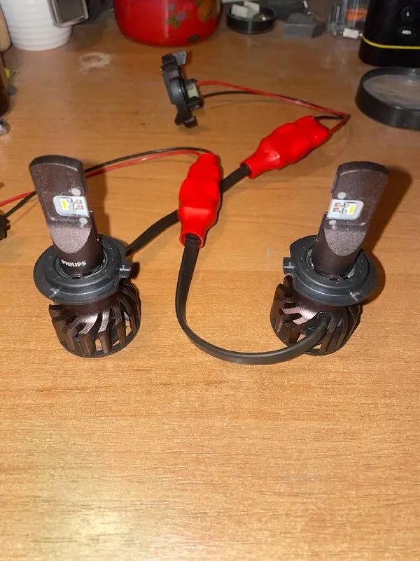 Продам автолампы led: philips h7 ultinon pro9000 + переходники типа d 3000р, philips h7 ultinon esse... - фотография