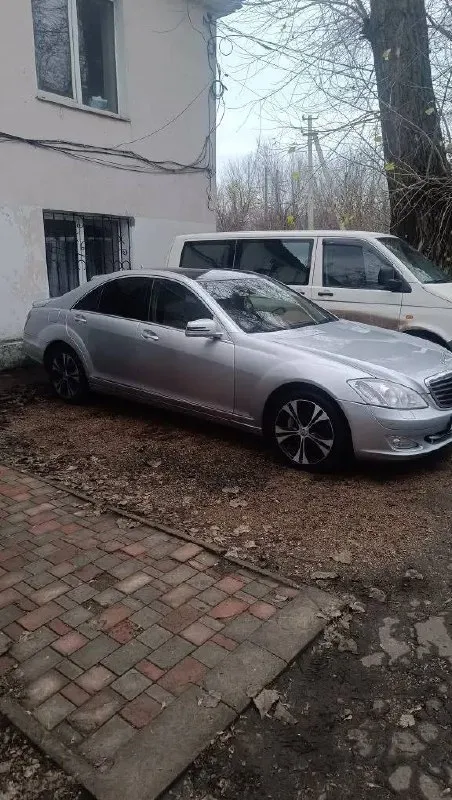 Добрый вечер! выставьте, пожалуйста! мерседес s 320 в отличном состоянии, полная комплектация, 2008 года. объем двигателя 3л, дизель, полный привод, акпп, пневмоподвеска, 2 комплекта шин, диски оригинал. 1.1 млн, торг. донецк. +79495275317 - фотография - 2