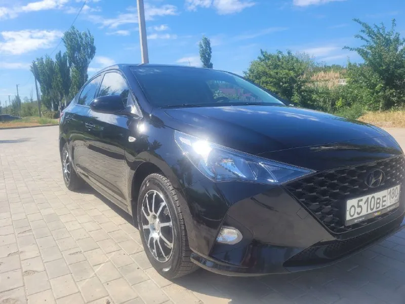 Всем доброго времени, продаю свой автомобиль hyundai solaris ii 2021г. в. рестайлинг пробег 103 т. км. 1.6 (123л. с.) бензин автомат 6-ст aisin цвет ultra black на жирной комплектации автомобиль в идеальном состоянии, в родном окрасе, без дтп, гаражное хранение, оформление без ограничений в мрэо. реальному покупателю, торг у капота цена 1 600 000 руб. тел. +79498470817 📞 звоните: +7(949)8470817 - фотография - 2