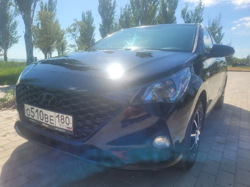 Всем доброго времени, продаю свой автомобиль hyundai solaris ii 2021г. в. рестайлинг пробег 103 т. км. 1.6 (123л. с.) бензин автомат 6-ст aisin цвет ultra black на жирной комплектации автомобиль в идеальном состоянии, в родном окрасе, без дтп, гаражное хранение, оформление без ограничений в мрэо. реальному покупателю, торг у капота цена 1 600 000 руб. тел. +79498470817 📞 звоните: +7(949)8470817 - фотография - 3