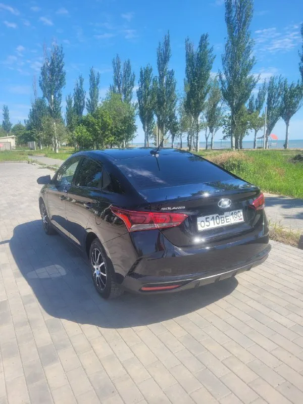 Всем доброго времени, продаю свой автомобиль hyundai solaris ii 2021г. в. рестайлинг пробег 103 т. км. 1.6 (123л. с.) бензин автомат 6-ст aisin цвет ultra black на жирной комплектации автомобиль в идеальном состоянии, в родном окрасе, без дтп, гаражное хранение, оформление без ограничений в мрэо. реальному покупателю, торг у капота цена 1 600 000 руб. тел. +79498470817 📞 звоните: +7(949)8470817 - фотография - 4