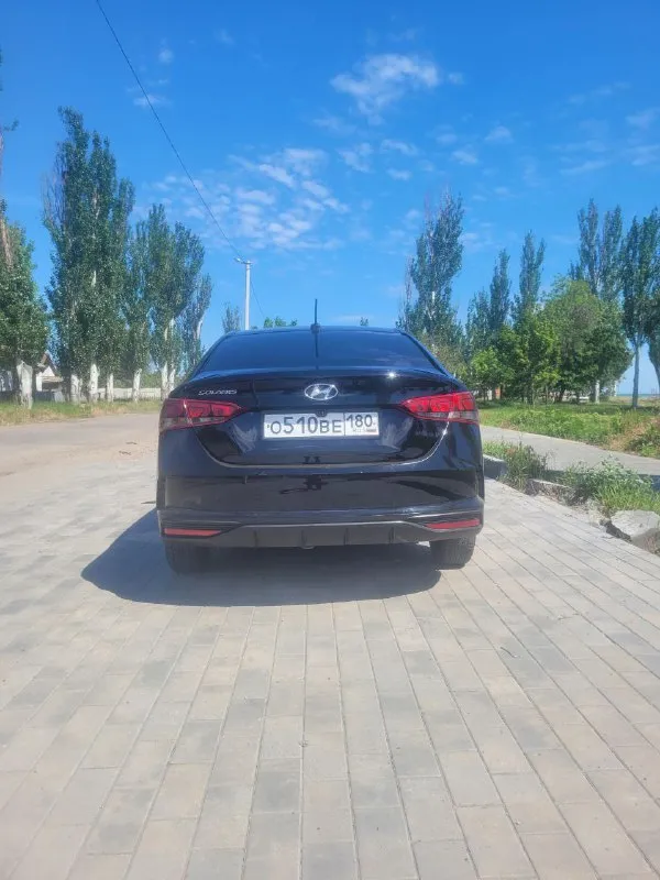 Всем доброго времени, продаю свой автомобиль hyundai solaris ii 2021г. в. рестайлинг пробег 103 т. км. 1.6 (123л. с.) бензин автомат 6-ст aisin цвет ultra black на жирной комплектации автомобиль в идеальном состоянии, в родном окрасе, без дтп, гаражное хранение, оформление без ограничений в мрэо. реальному покупателю, торг у капота цена 1 600 000 руб. тел. +79498470817 📞 звоните: +7(949)8470817 - фотография - 5